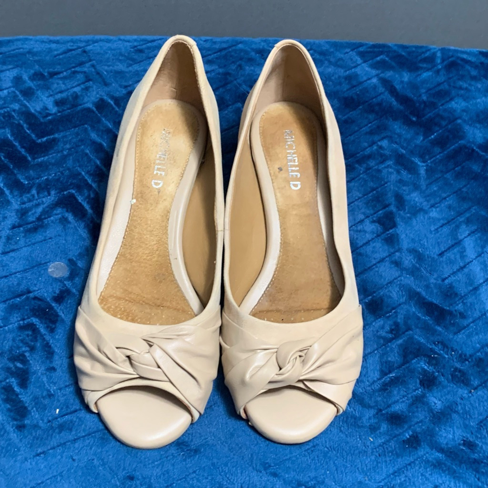 Women's Michelle D Beige Heels Size 8.5M